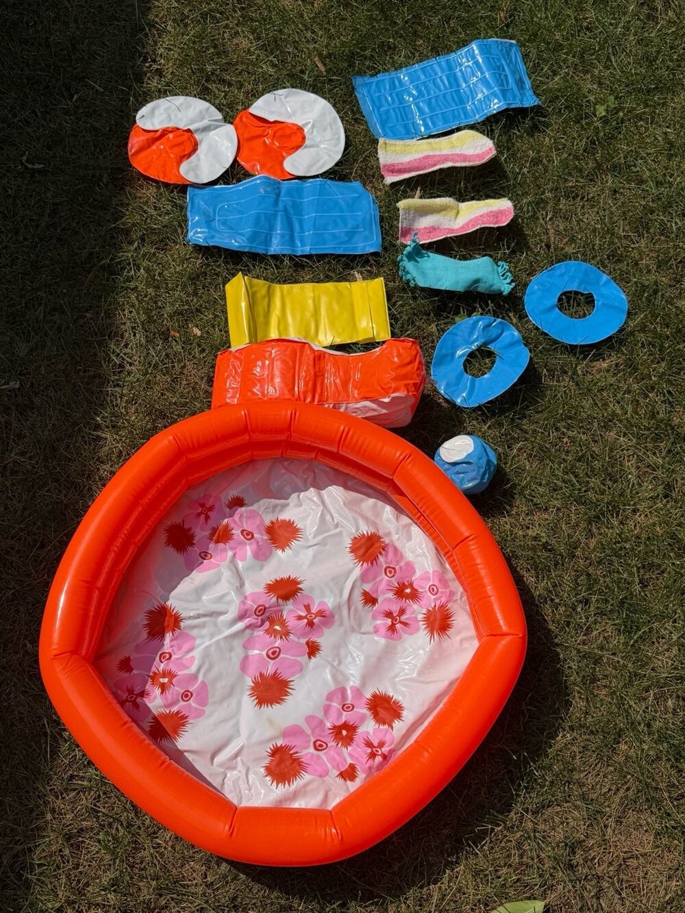 1970's Puff 'n Play Barbie Inflatable Pool Set - Pool, Balls, Towel 13 Pcs